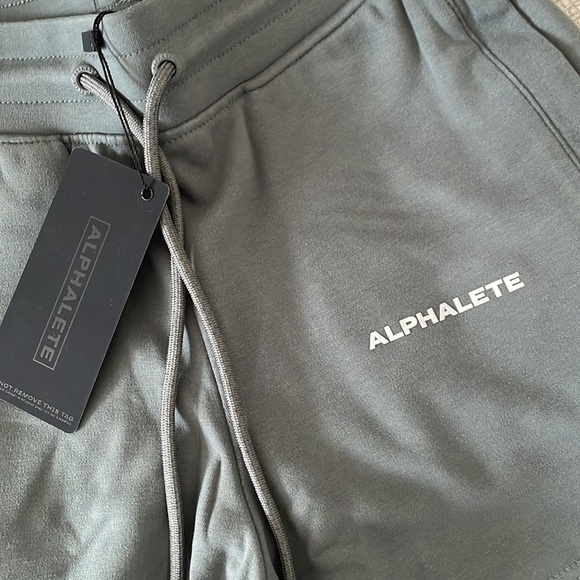 Alphalete Essential Core Athletic Shorts - Concrete Grey - Picture 2 of 4